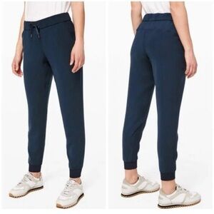 Lululemon On The Fly Jogger in True Navy